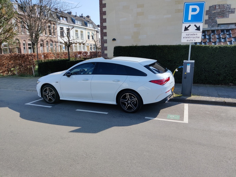Afbeeldingslocatie: https://tweakers.net/i/Ufoto8C8ZsqrWm0Umky-KStEgLc=/800x/filters:strip_icc():strip_exif()/f/image/LO9llZVzIx5qabC2s0YCRsNP.jpg?f=fotoalbum_large