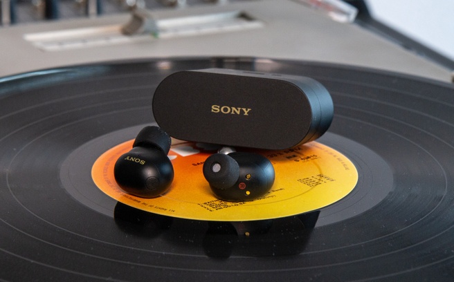 Sony WF-1000XM6 - op de draaitafel twee