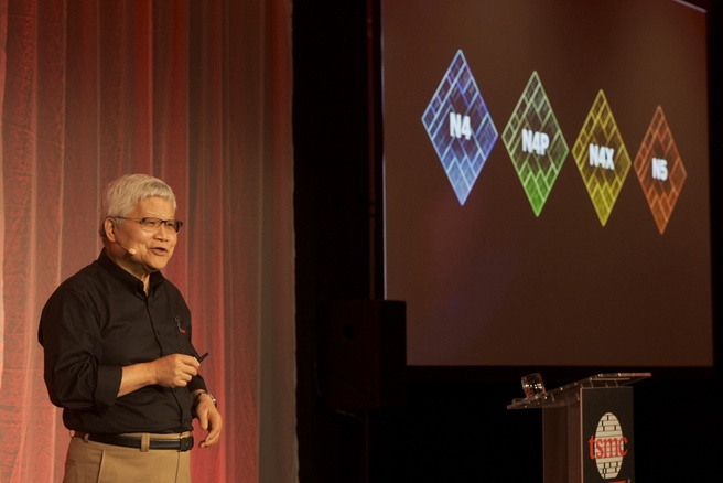 TSMC-ceo C.C. Wei tijdens TSMC Technology Symposium 2022