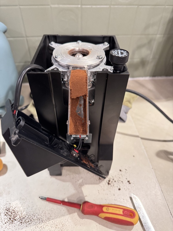 Afbeeldingslocatie: https://tweakers.net/i/V65QgjmhueIK8lrhU6Df360-6gQ=/x800/filters:strip_icc():strip_exif()/f/image/7JtyrLnCCVMYAGTfBG4KU71m.jpg?f=fotoalbum_large