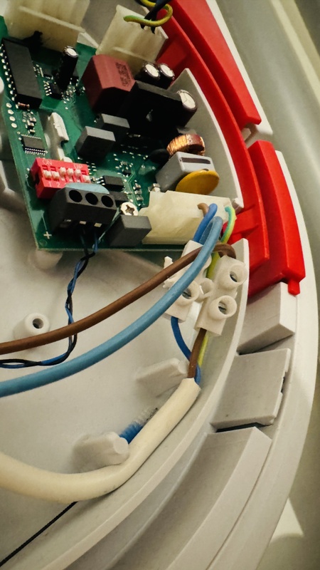 Afbeeldingslocatie: https://tweakers.net/i/VDKAIIODD_wM2vPS9iSR8NQWCk8=/x800/filters:strip_icc():strip_exif()/f/image/0YV62GY7RCrYEqG7OEdAjDps.jpg?f=fotoalbum_large