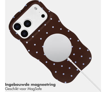 Selencia Vivid Wavy Backcover met MagSafe voor de Apple iPhone 17 Pro Max - Happy Dots Chocolate