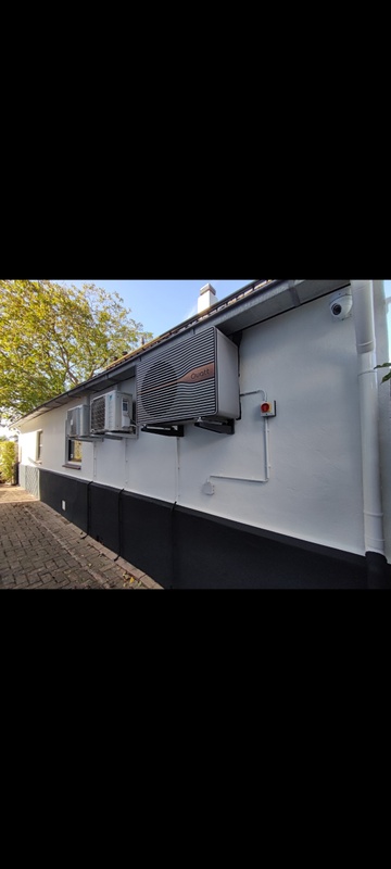 Afbeeldingslocatie: https://tweakers.net/i/VGz5K7lFjHAq_FxtLTEpYtxWrA8=/x800/filters:strip_icc():strip_exif()/f/image/2XdX9SIQzmT95LFcDCPasSBA.jpg?f=fotoalbum_large