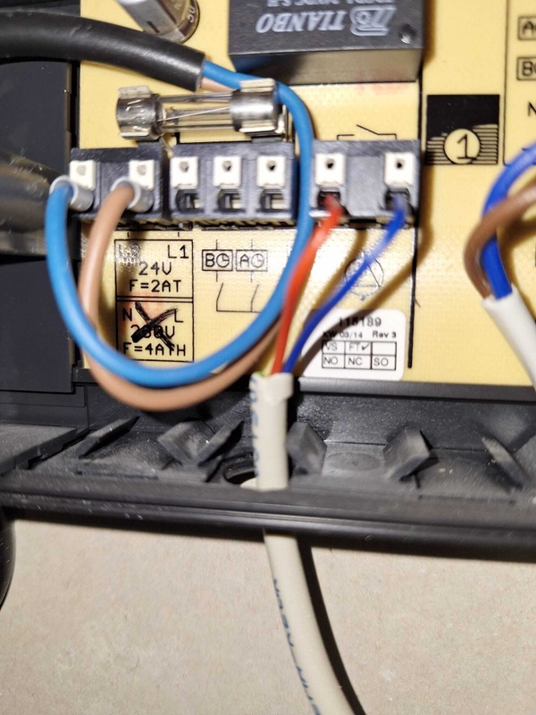 Afbeeldingslocatie: https://tweakers.net/i/VV55bTBonD6Si9gduLD9OerFkuU=/x800/filters:strip_icc():strip_exif()/f/image/Z0cqfiGRXqT24ly0tNKWBFVf.jpg?f=fotoalbum_large