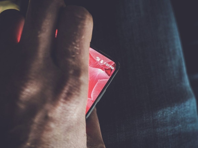 Teaser Andy Rubin Essential-smartphone