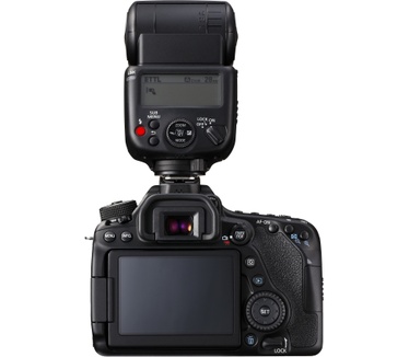 Canon EOS 80D + EF-S 18-135 1:3.5-5.6 IS USM Zwart