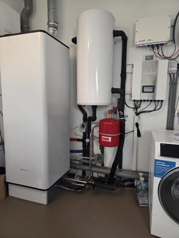 Afbeeldingslocatie: https://tweakers.net/i/Ve84ZFYrA1IADmbgQ69WW9VpU-k=/x800/filters:strip_icc():strip_exif()/f/image/J3yXcyhN5vB8oVZhl3VAs7V0.jpg?f=fotoalbum_large