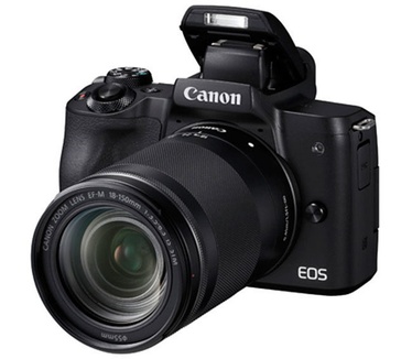 Canon EOS M50 + 18-150mm f/3.5-6.3 Zwart