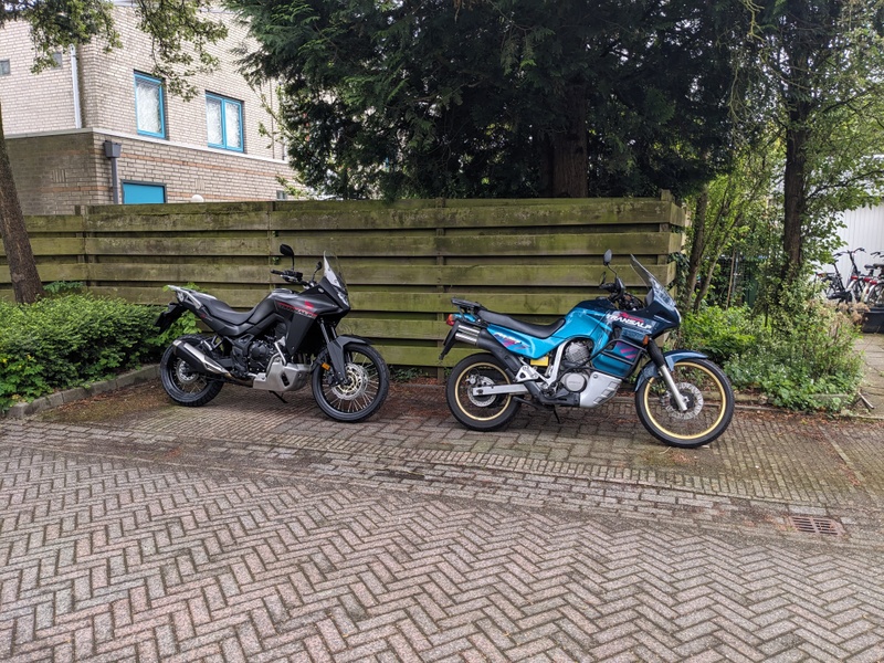 Afbeeldingslocatie: https://tweakers.net/i/W1Pu-tDAebFnF8omaQpQrBiTzVc=/800x/filters:strip_icc():strip_exif()/f/image/znknIcLCMOvnaHrJTdxL9exA.jpg?f=fotoalbum_large