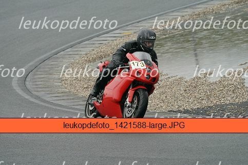 Afbeeldingslocatie: https://tweakers.net/i/W6S3xKsSycDvIvqm2YOgUp3hFU0=/full-fit-in/4920x3264/filters:max_bytes(3145728):no_upscale():strip_icc():fill(white):strip_exif()/f/image/T2bMr6emVwJWuxfX7r7mIISB.jpg?f=user_large