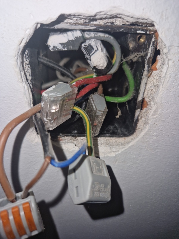 Afbeeldingslocatie: https://tweakers.net/i/WPNCqEvW2lSjFoZDx53AXQIFok8=/x800/filters:strip_icc():strip_exif()/f/image/NtCYk4HVJMFfPEkPxge7qI63.jpg?f=fotoalbum_large