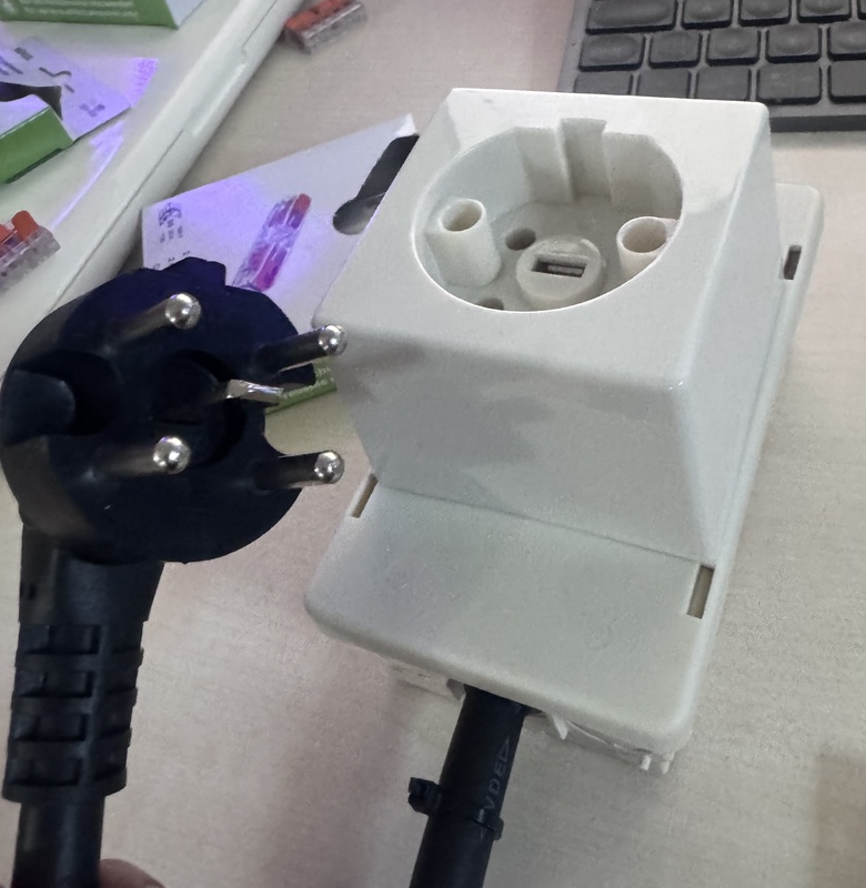 Afbeeldingslocatie: https://tweakers.net/i/WRlQ0nDmi2Pfu_49YQ8lRQQuC7A=/x800/filters:strip_icc():strip_exif()/f/image/CISsLq2k0b5jh7pUPUHEgx45.jpg?f=fotoalbum_large