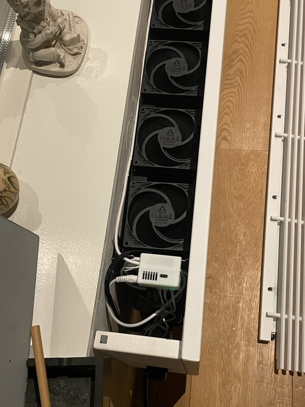 Afbeeldingslocatie: https://tweakers.net/i/W_P_hXJ9xXg3C4MqHMYBqMl6wlo=/x800/filters:strip_icc():strip_exif()/f/image/ge4ZUyRokAwryiK3wRmMJZhH.jpg?f=fotoalbum_large