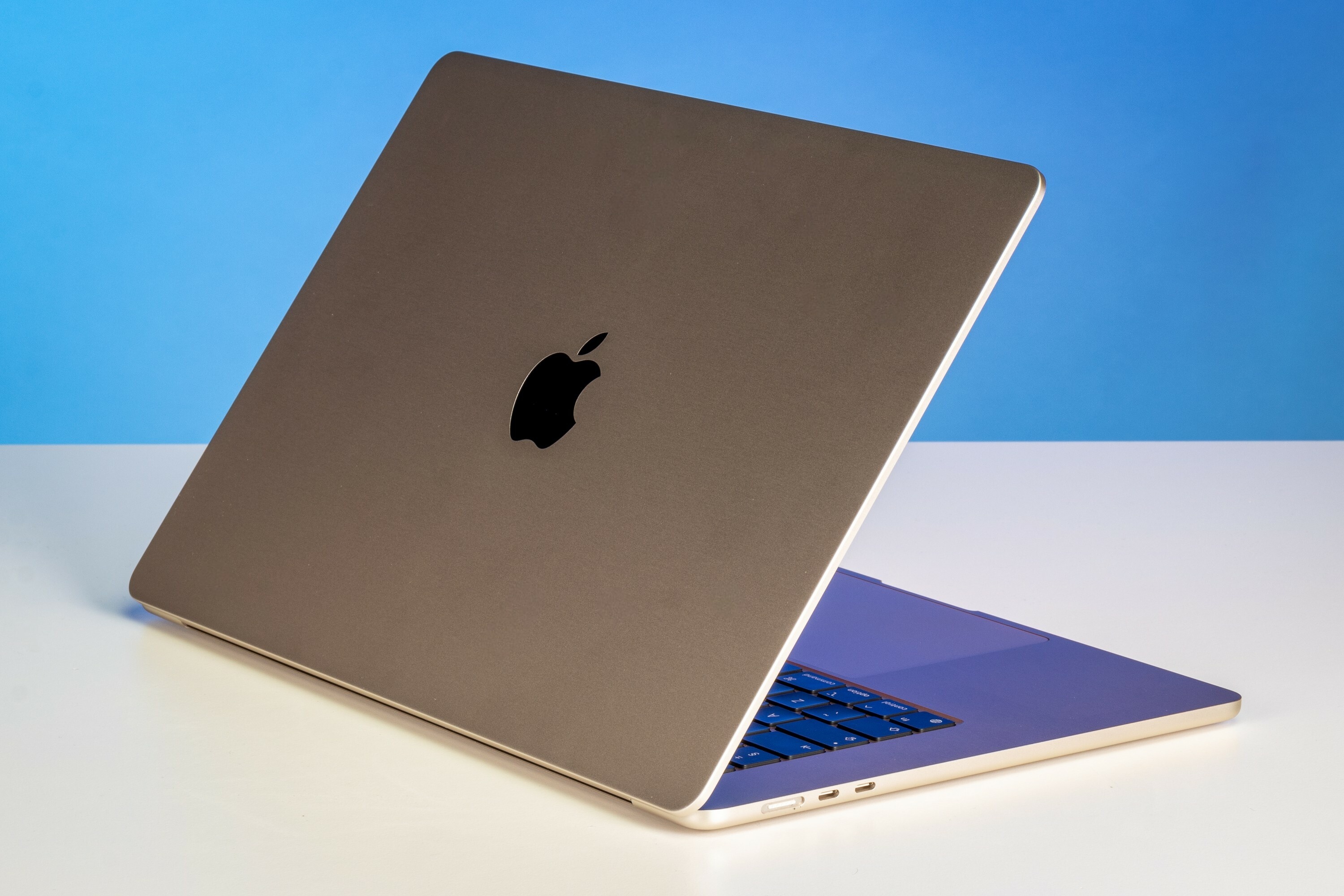 Apple MacBook Air 15" Review - Tweakers