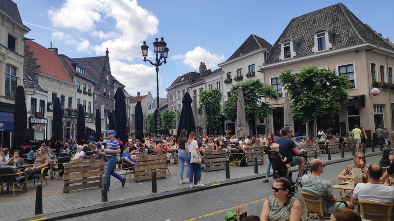 Afbeeldingslocatie: https://tweakers.net/i/WddgBMv8ts0BGGzLk-MQc6BDyCs=/800x/filters:strip_icc():strip_exif()/f/image/ALB16am3Vd6HVcj73k0xQgir.jpg?f=fotoalbum_large