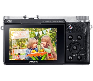 Samsung NX3000 + 16-50mm F3.5-5.6 Power Zoom Zwart