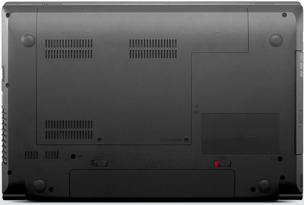 Lenovo Essential B590 onderkant
