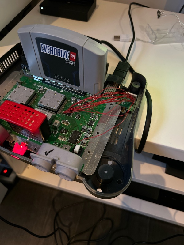 Afbeeldingslocatie: https://tweakers.net/i/Wl7oJProECd3PDwdUYG6-Kd36iI=/x800/filters:strip_icc():strip_exif()/f/image/IHJVXmwzHtfZ782v0shwXg9H.jpg?f=fotoalbum_large