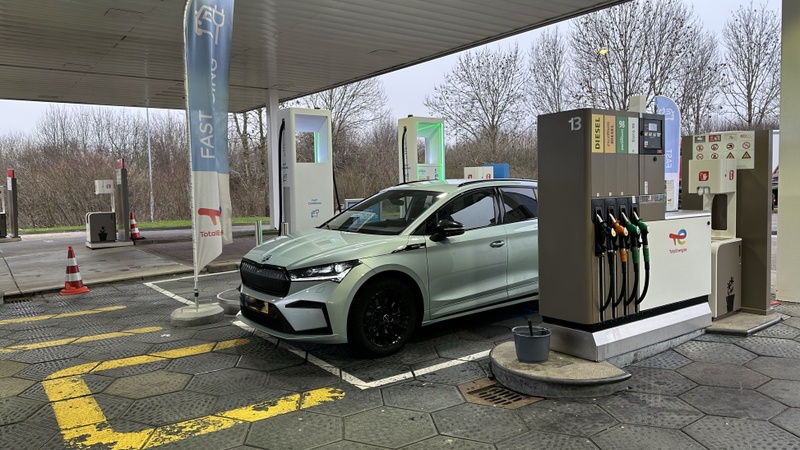 Afbeeldingslocatie: https://tweakers.net/i/WnDD1lbNlzggqot_O-RdFRpqZ3g=/800x/filters:strip_icc():strip_exif()/f/image/8FDYv9xZ6QhPCtxoBHinp4Qh.jpg?f=fotoalbum_large