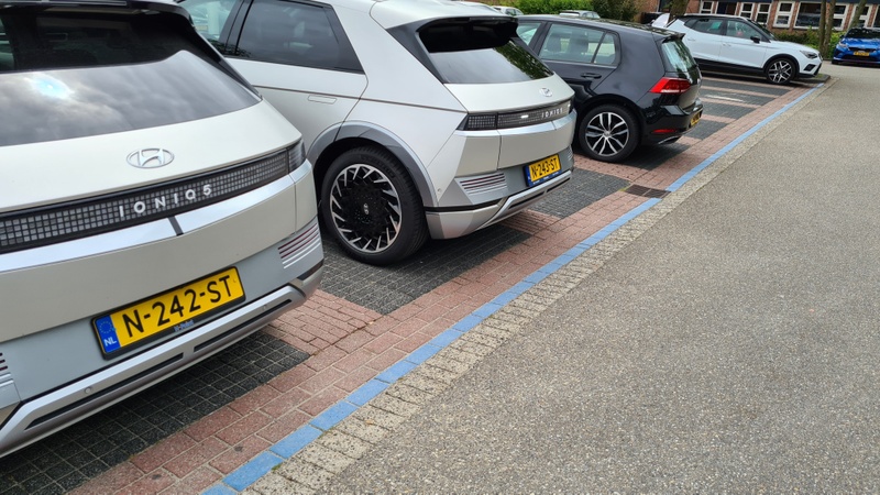 Afbeeldingslocatie: https://tweakers.net/i/WoUs30Sn0HzIlRfkHjEy-GxGyPM=/800x/filters:strip_icc():strip_exif()/f/image/iZ3pn0rQvBTSBv6ZOSJahwK1.jpg?f=fotoalbum_large