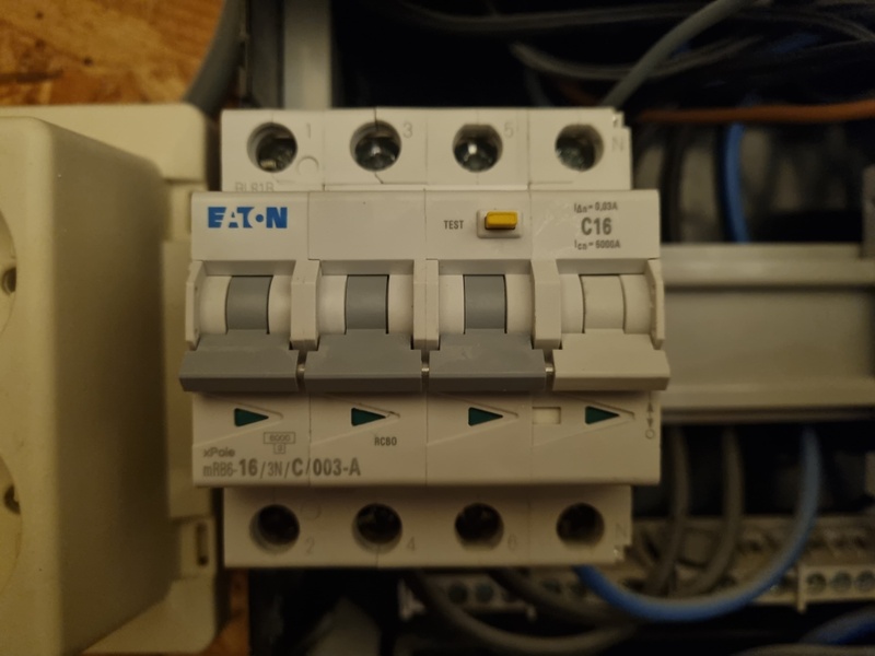 Afbeeldingslocatie: https://tweakers.net/i/WztfIVwOs3GdRSMaGeXPsgC6eHE=/800x/filters:strip_icc():strip_exif()/f/image/7cmaGzlSCr05P1w8GPELmXc9.jpg?f=fotoalbum_large
