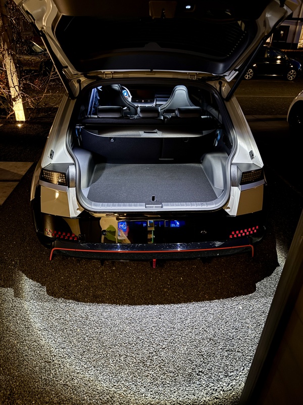 Afbeeldingslocatie: https://tweakers.net/i/X8VfyRwwggc-cUxUMHzcm51XRyg=/x800/filters:strip_icc():strip_exif()/f/image/iZZx0gBT7YN9OVLqP5ezPGTY.jpg?f=fotoalbum_large