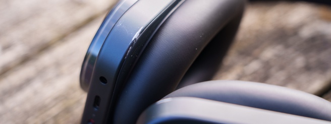 Mijn Nothing Headphone 1 (zonder Pro) is bekrast als gevolg van het ontwerp.