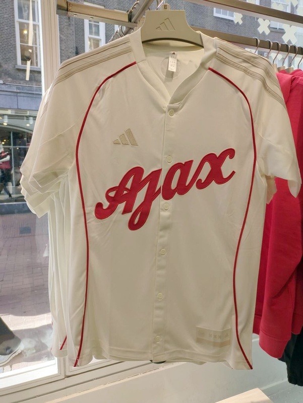 Afbeeldingslocatie: https://tweakers.net/i/XdSU0KLi8S3B1s096Rfcx7JzeKo=/x800/filters:strip_icc():strip_exif()/f/image/jqnMprInhR0Q6g3PRjv5yaha.jpg?f=fotoalbum_large