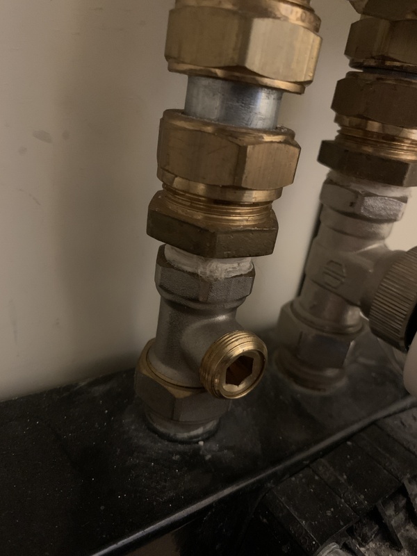 Afbeeldingslocatie: https://tweakers.net/i/XqORCvzbDdiGWJOBBcb-PSjMYBw=/x800/filters:strip_icc():strip_exif()/f/image/fIQtOBIX04WcGU0z7Nq7XcG6.jpg?f=fotoalbum_large