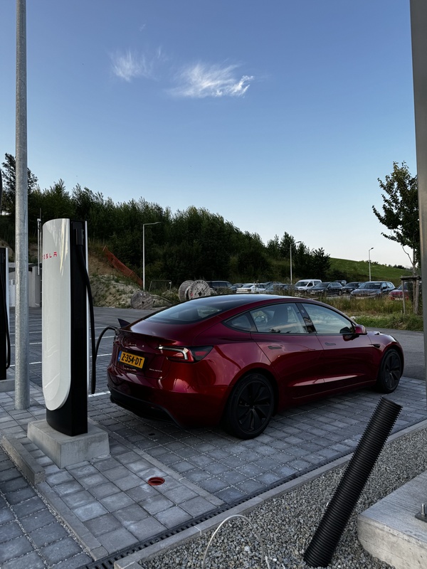 Afbeeldingslocatie: https://tweakers.net/i/Y74pghTydH1XrcAk0bjDq2rr-qg=/x800/filters:strip_icc():strip_exif()/f/image/mDhtvs7BTsO0UJd5iNlr5vjg.jpg?f=fotoalbum_large
