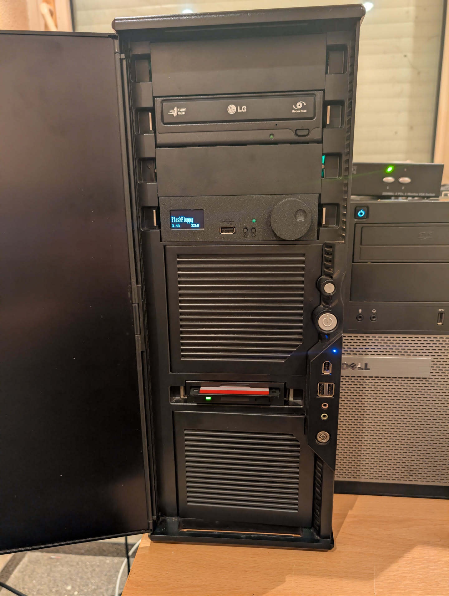 Afbeeldingslocatie: https://tweakers.net/i/YBmJRI8aL6PxBzDx_Ab2jHv9eJQ=/fit-in/4920x3264/filters:max_bytes(3145728):no_upscale():strip_icc():strip_exif()/f/image/P8Bb8vmyO2vKLCqK3kboU0sU.jpg?f=user_large