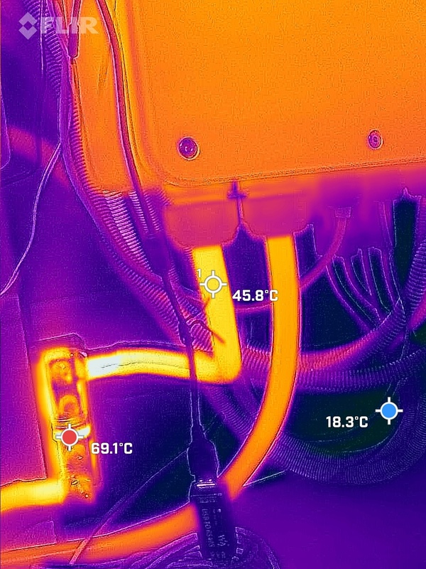 Afbeeldingslocatie: https://tweakers.net/i/YCExUsl4E3sdoOpFVltipq3Fx8E=/x800/filters:strip_icc():strip_exif()/f/image/uSsymwD2Te0oou7LYWbi8ncF.jpg?f=fotoalbum_large