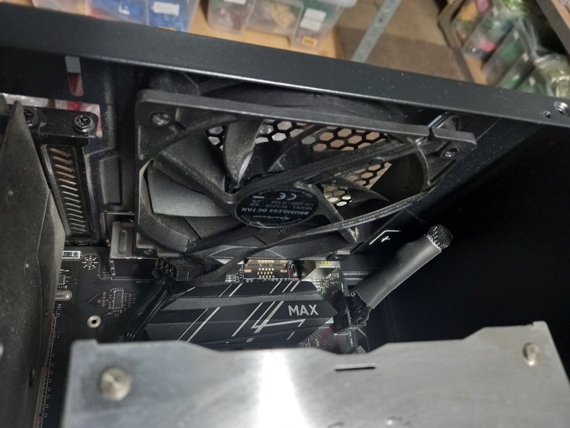 Afbeeldingslocatie: https://tweakers.net/i/YOaCh3rs7xic1pCztIVti495FCI=/800x/filters:strip_icc():strip_exif()/f/image/G1sQ71Kji4MLV1RDPj8YT5VF.jpg?f=fotoalbum_large