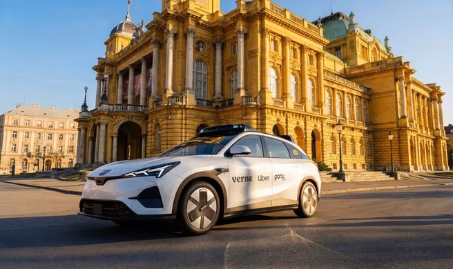 Een robotaxi van Uber, Pony.ai en Verne in Kroatië