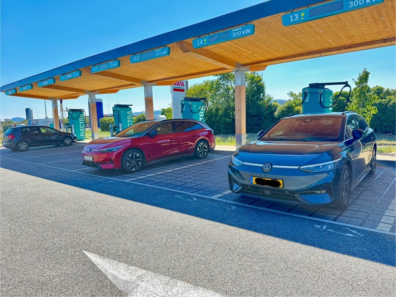 Afbeeldingslocatie: https://tweakers.net/i/YYjogyHGaKBClWSO6Y4v9rZu1sA=/800x/filters:strip_icc():strip_exif()/f/image/ng2S8IrhuO70Xa8GEA9705vZ.jpg?f=fotoalbum_large