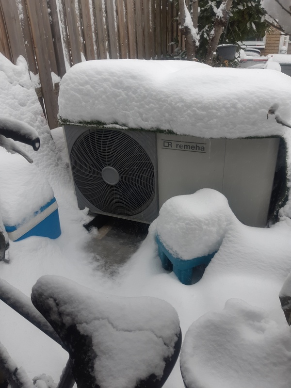 Afbeeldingslocatie: https://tweakers.net/i/YfEp6xnPw-CdhBwdFHs2R2_s7ek=/x800/filters:strip_icc():strip_exif()/f/image/7QIDWNwysndquvC8aR0WXm0h.jpg?f=fotoalbum_large