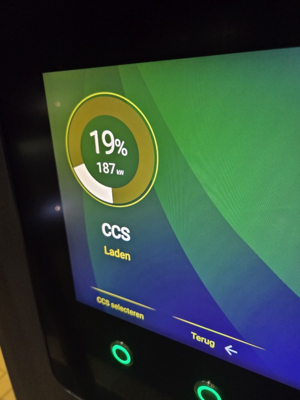 Afbeeldingslocatie: https://tweakers.net/i/YnBvgiu4OR-HcV1ZSO_6PkZr2ss=/x800/filters:strip_icc():strip_exif()/f/image/vlojiVykaFzClrHxcOTDg4Y4.jpg?f=fotoalbum_large