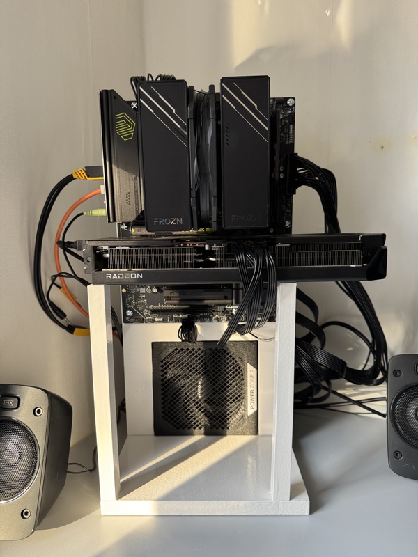 Afbeeldingslocatie: https://tweakers.net/i/Ynj5Lz6qaVYXcBhB9LOU00OE2nU=/x800/filters:strip_icc():strip_exif()/f/image/k6pY8Cvm6XlLzzlQS6RapUYF.jpg?f=fotoalbum_large