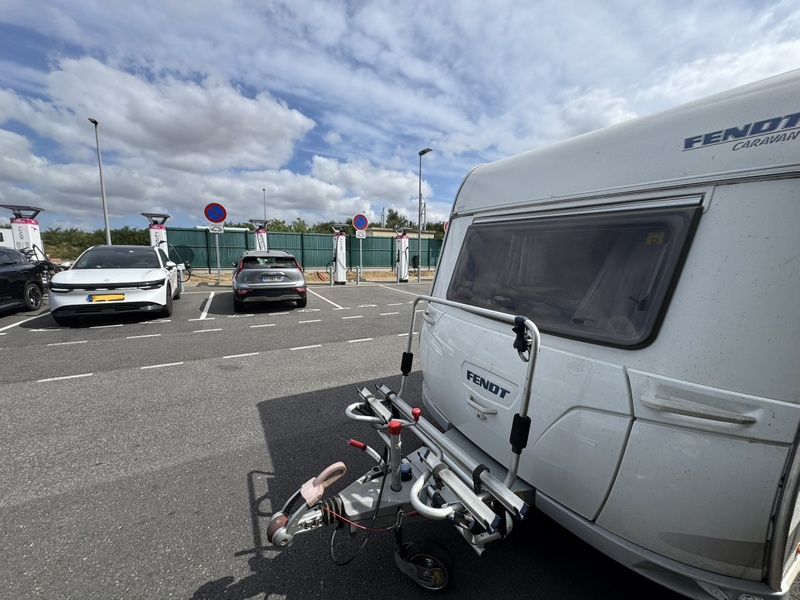 Afbeeldingslocatie: https://tweakers.net/i/YoNav6w64g58WniHMMPJmacAx7w=/800x/filters:strip_icc():strip_exif()/f/image/GsL2r6BnCqnA0IgSuNN48DJc.jpg?f=fotoalbum_large