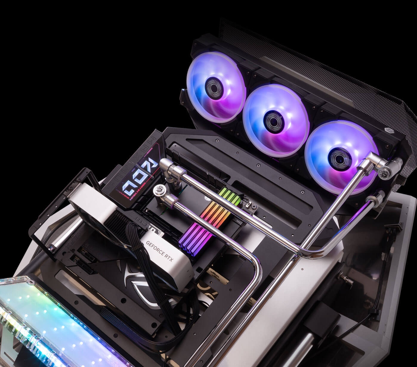 Mpd Frame InWin toont signaturebehuizing met gemotoriseerd frame en acht andere ...