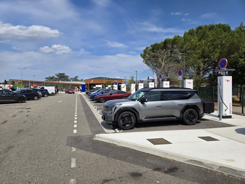Afbeeldingslocatie: https://tweakers.net/i/YveXdTiw-NwNrV1J9nI1d2XgkUM=/800x/filters:strip_icc():strip_exif()/f/image/CpiJchzckvwGdGE1nx8fWENe.jpg?f=fotoalbum_large