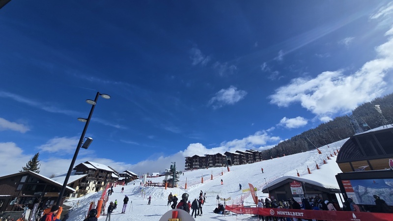 Afbeeldingslocatie: https://tweakers.net/i/Z09mWs-qgSExn9uamewSehNfQng=/800x/filters:strip_icc():strip_exif()/f/image/RhZVvDq1NP6csfHZxzVek32N.jpg?f=fotoalbum_large