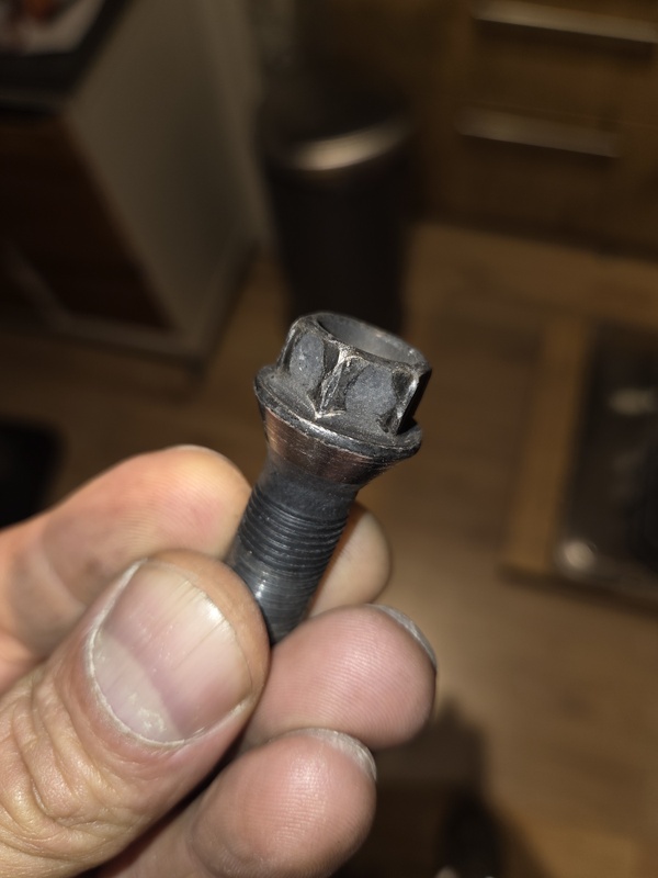 Afbeeldingslocatie: https://tweakers.net/i/ZAvwhxvtMsMPY9qWD8WKa4sPXLE=/x800/filters:strip_icc():strip_exif()/f/image/b1GcuLDildjImHqeyskg4aFm.jpg?f=fotoalbum_large