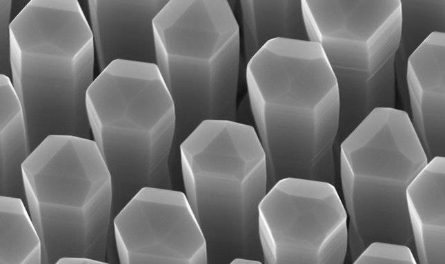 Nanodraden met een zeshoekige schil van silicium en germanium.