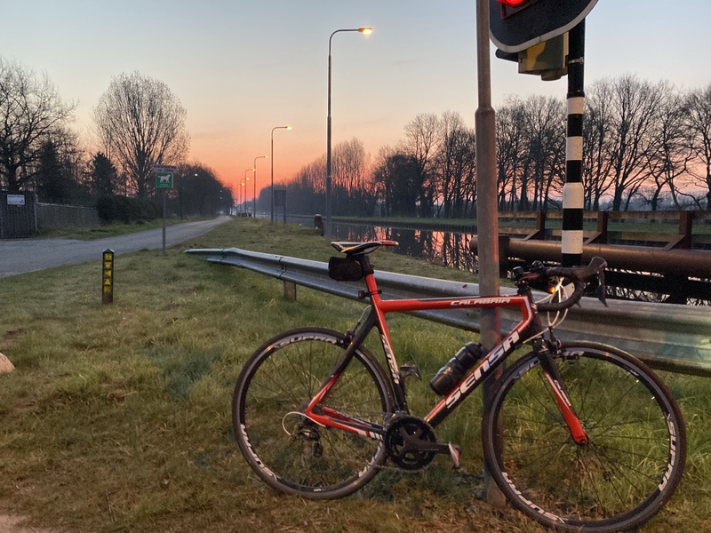 Afbeeldingslocatie: https://tweakers.net/i/ZO_qhjrMXpVLjwwCs5dxPe7V2I0=/800x/filters:strip_icc():strip_exif()/f/image/4JWs7ViE4wuOKjN2JXJhyTaA.jpg?f=fotoalbum_large