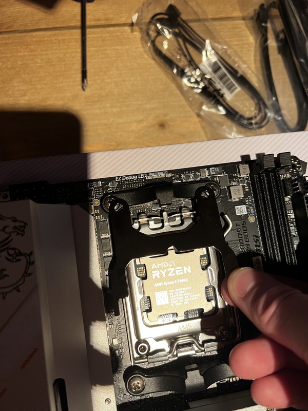 Afbeeldingslocatie: https://tweakers.net/i/ZYNlctWLUS5ZzETJzUVG0Zfn7I8=/x800/filters:strip_icc():strip_exif()/f/image/tX0ZMfJtnIhYHllM1ACtUyMN.jpg?f=fotoalbum_large