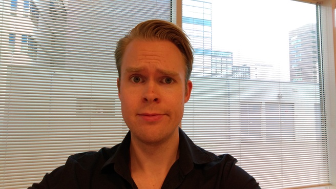 HTC Desire EYE preview - selfie