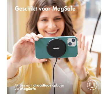 Accezz Liquid Silicone Backcover met MagSafe iPhone 13 - Groen