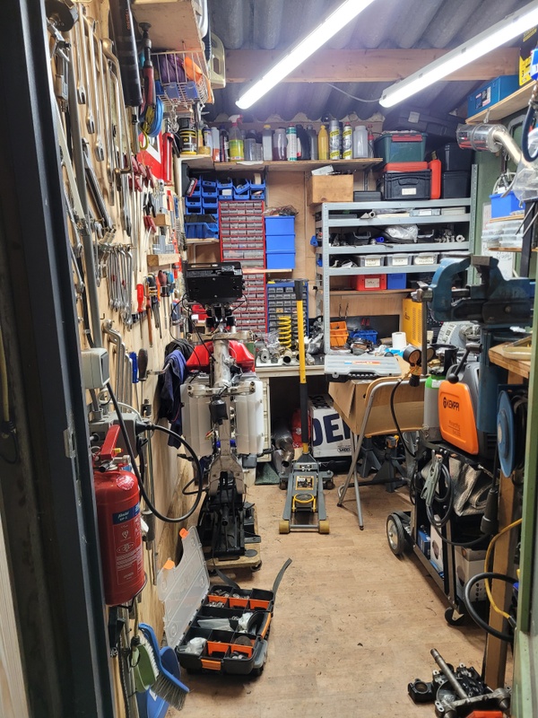 Afbeeldingslocatie: https://tweakers.net/i/ZzE8ROn0-Emz-F6X11vNAIgCIZA=/x800/filters:strip_icc():strip_exif()/f/image/ZoOMA4opvdiQnOsyMeW5ndne.jpg?f=fotoalbum_large