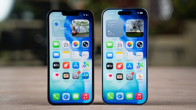 iPhone 17e (links) naast de iPhone 17